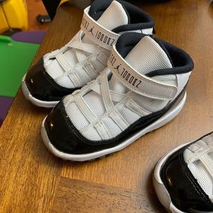 Retro Jordan’s 11 Black And white Concord.